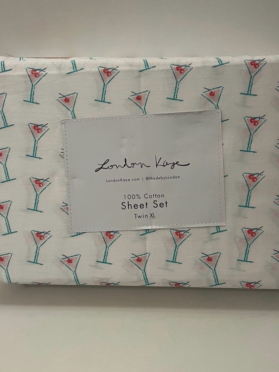 London Kaye Other - London Kaye Twin XL Size Cotton Sheet Set Martini Glasses Print White Pink Green